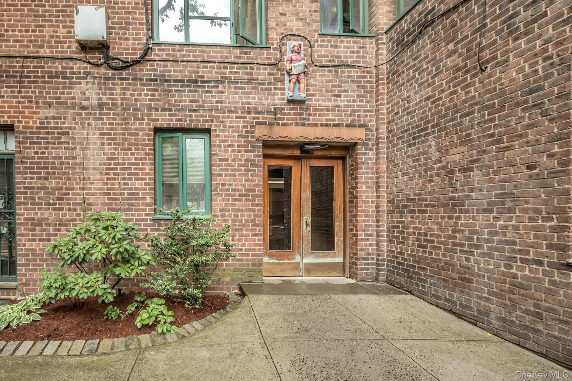 2nd image of 1579 Metropolitan Ave #3B, New York, NY 10462 | MLS# 1027013