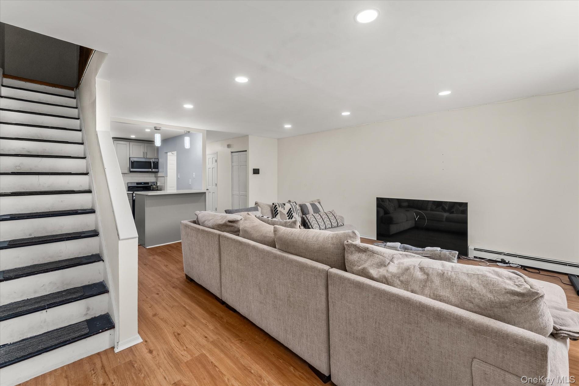 2nd image of 534 Warwick St, Brooklyn, NY 11207 | MLS# 1027018