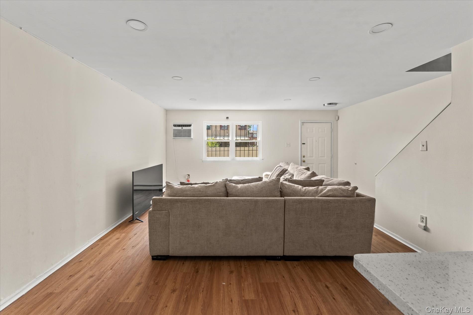 5th image of 534 Warwick St, Brooklyn, NY 11207 | MLS# 1027018