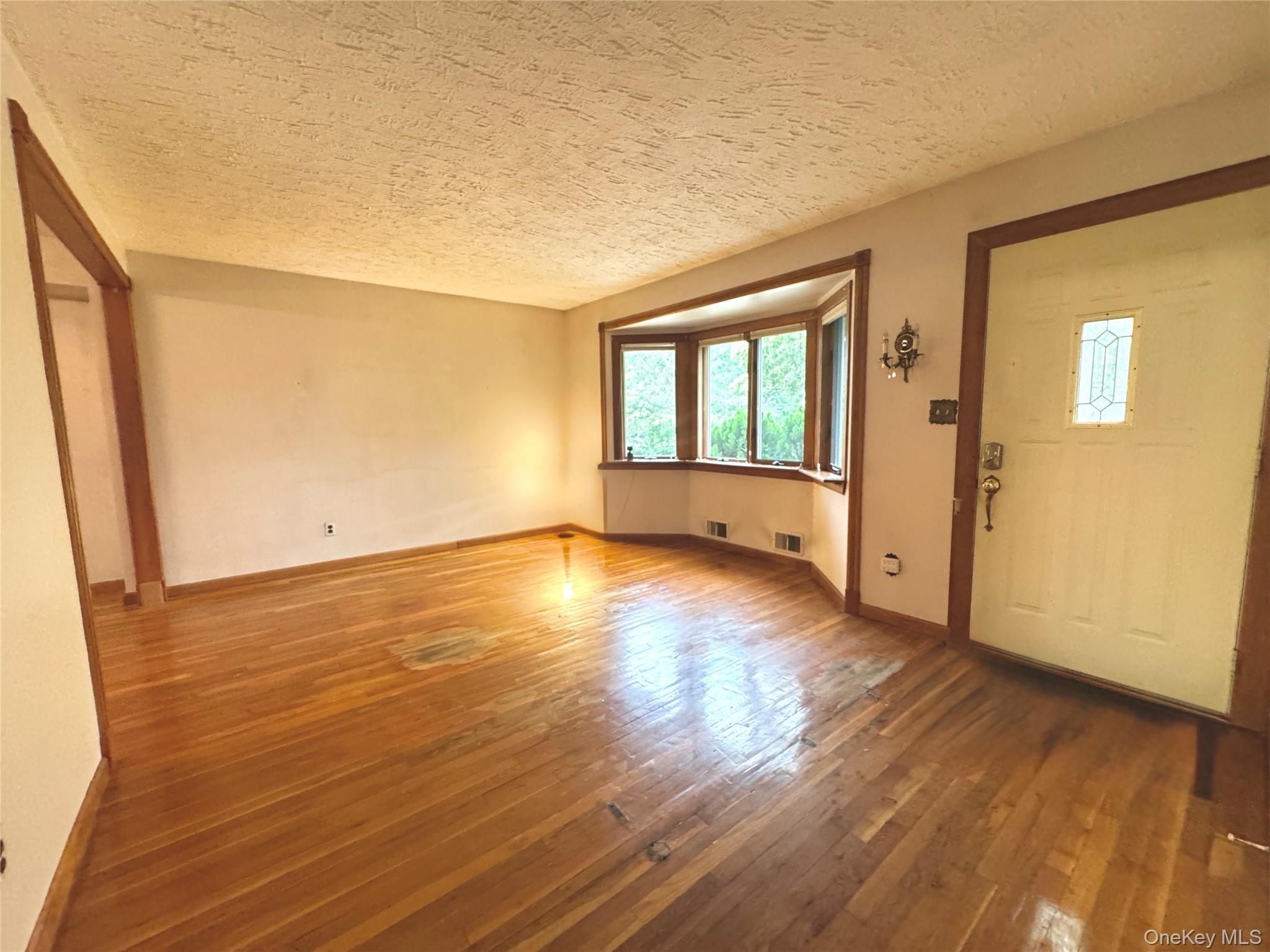 5th image of 28 Euclid Ave, Dix Hills, NY 11746 | MLS# 1027062