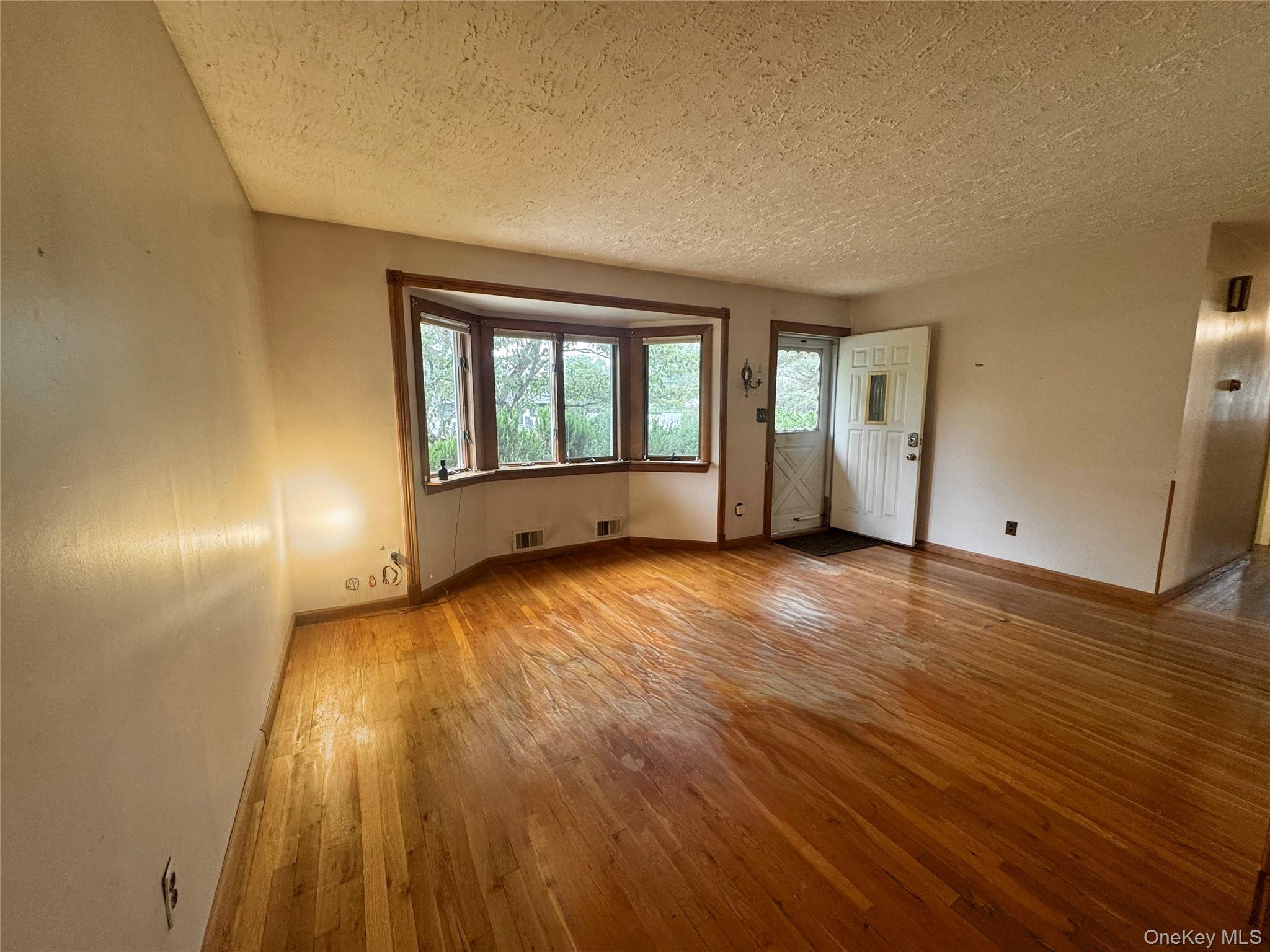 4th image of 28 Euclid Ave, Dix Hills, NY 11746 | MLS# 1027062