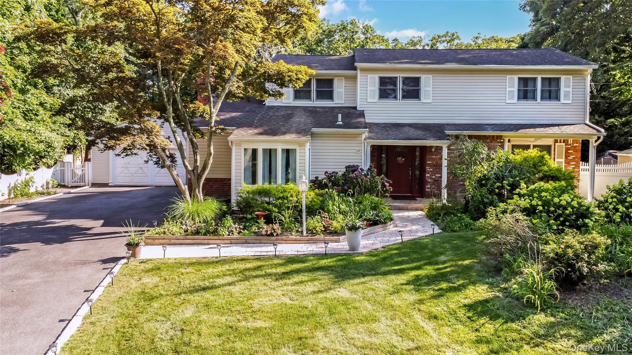 1st image of 6 Marlon Ln, Islip, NY 11788 | MLS# 1027064