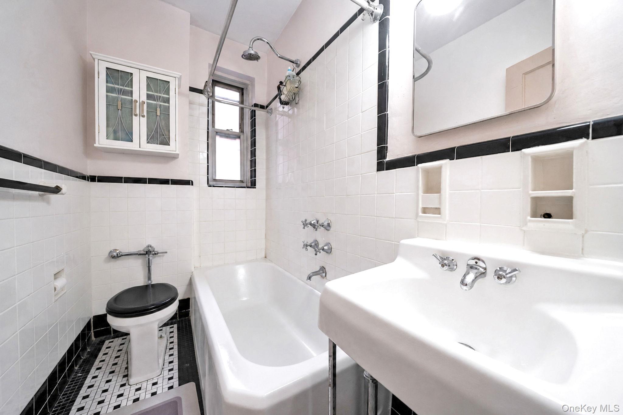 2nd image of 77-14 113Th St, Forest Hills, NY 11375