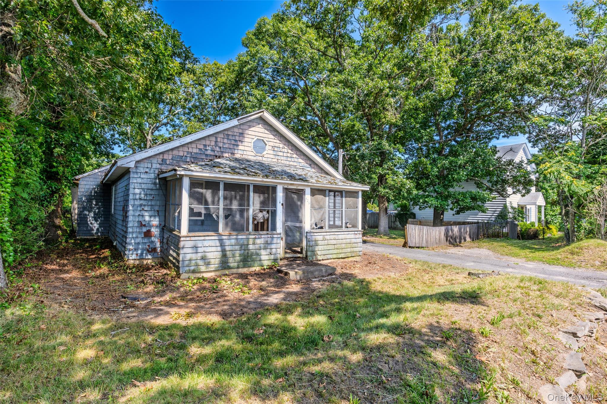 4th image of 426 Riverleigh Ave, Riverhead, NY 11901 | MLS# 1027089