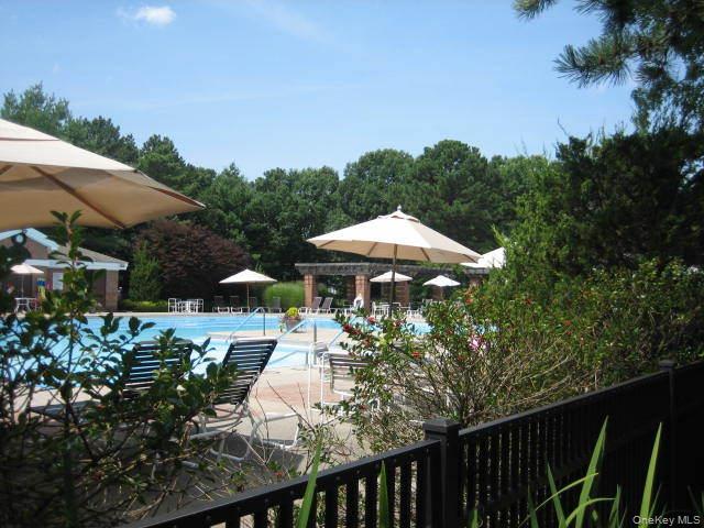 2nd image of 368 Woodbridge Dr, Brookhaven, NY 11961