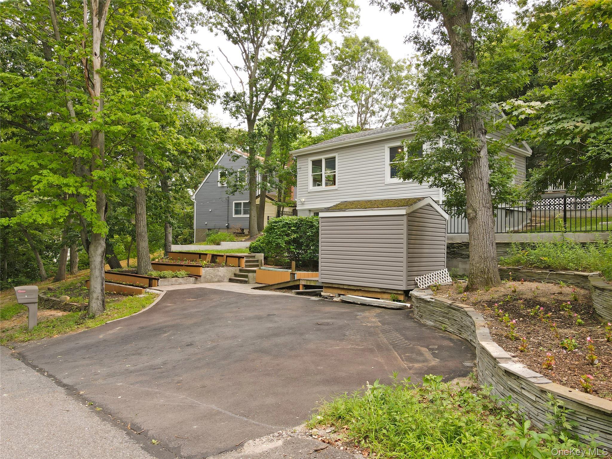 38th image of 6 Southold Rd, Brookhaven, NY 11789 | MLS# 1027097