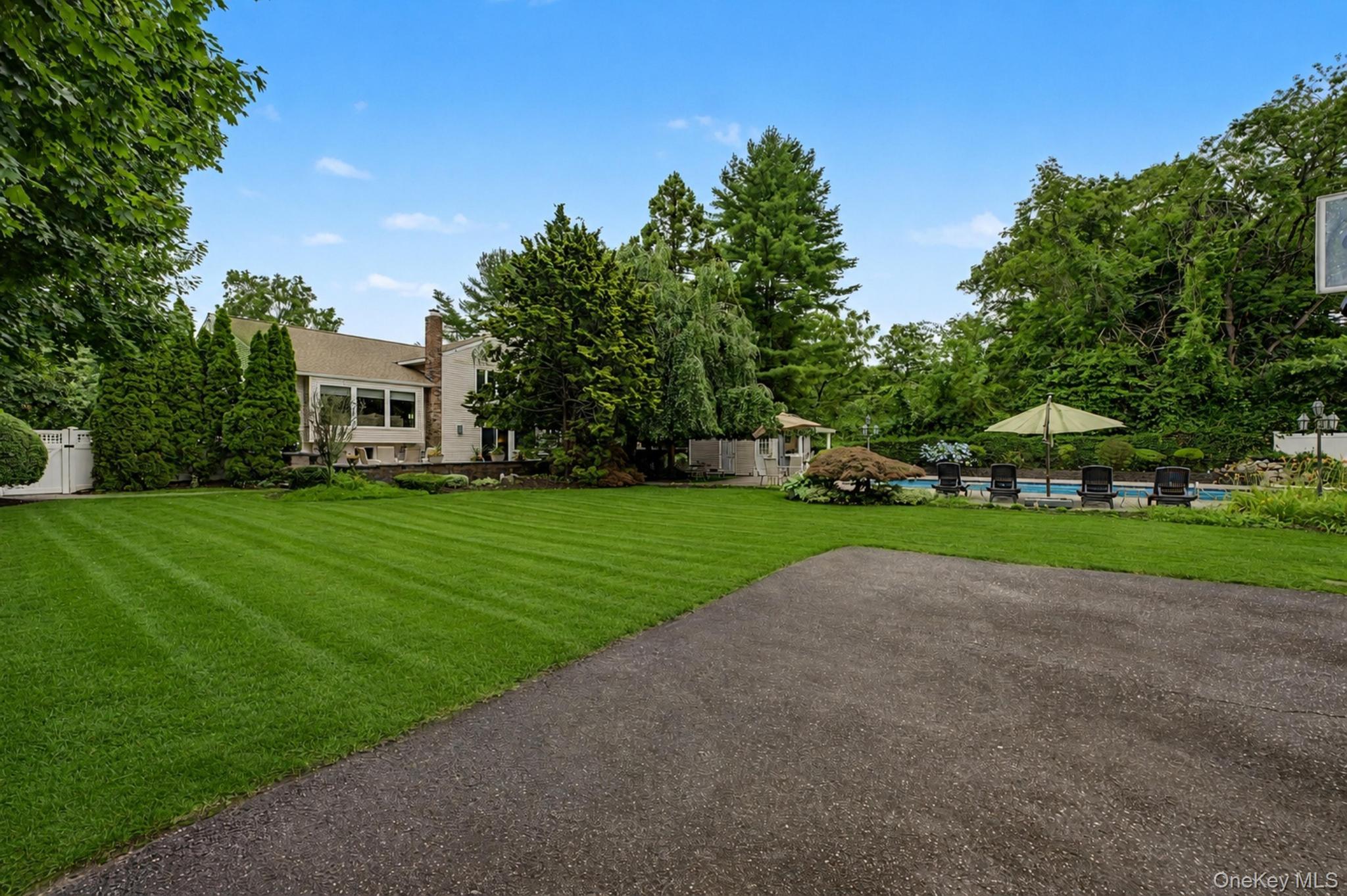 40th image of 6 Field Daisy Ln, Huntington, NY 11731 | MLS# 1027158