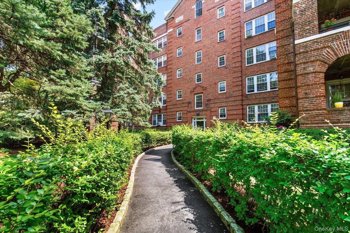 4th image of 1360 Midland Ave #TE, Yonkers, NY 10708 | MLS# 1027174