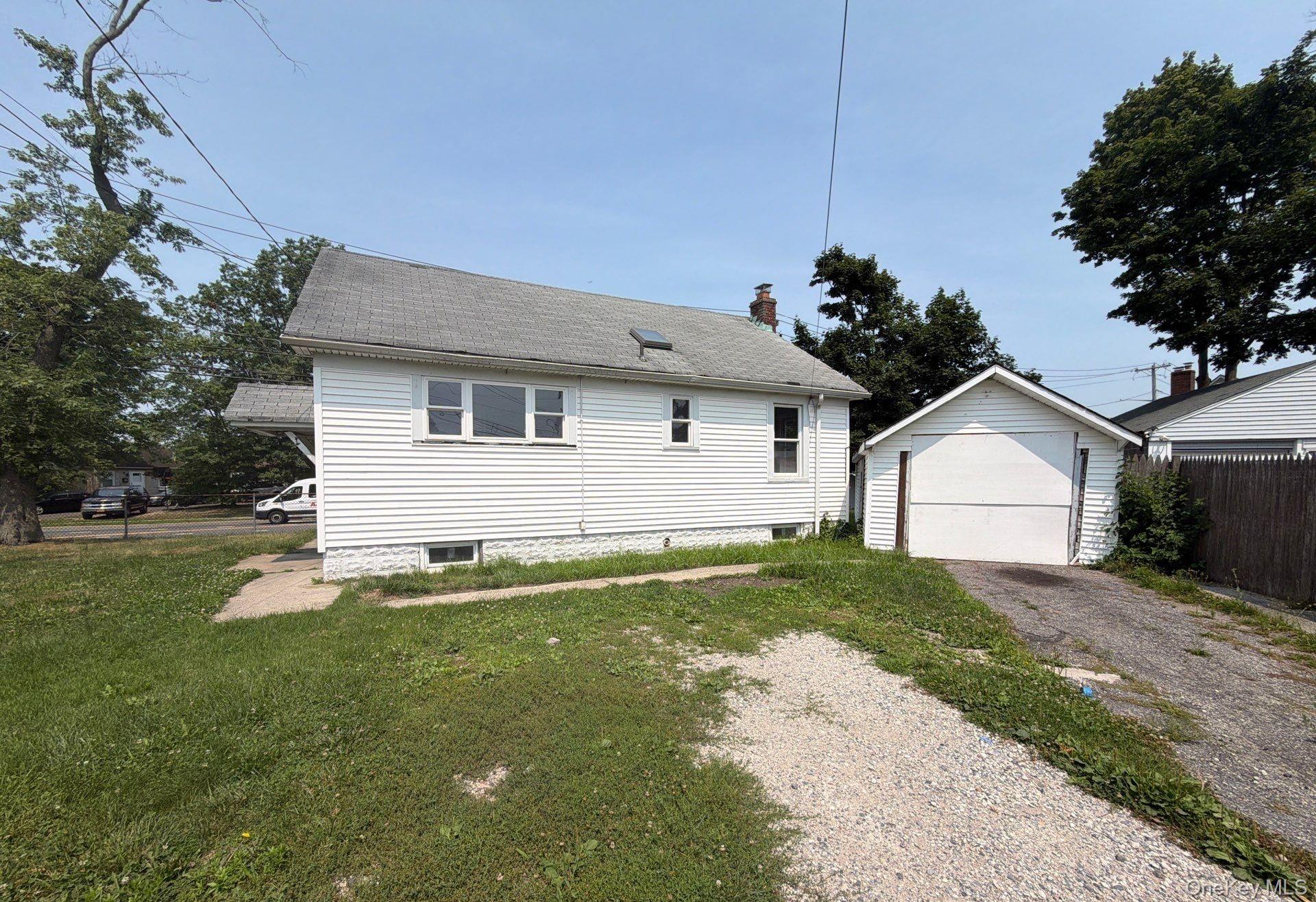 3rd image of 583 Straight Path, West Babylon, NY 11704 | MLS# 1027183