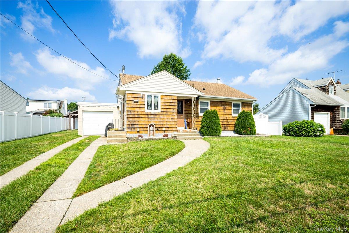 2nd image of 17 Joludow Dr, Oyster Bay, NY 11762 | MLS# 1027218