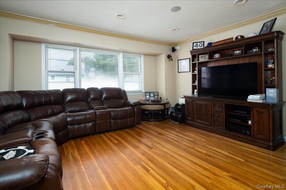5th image of 17 Joludow Dr, Oyster Bay, NY 11762 | MLS# 1027218