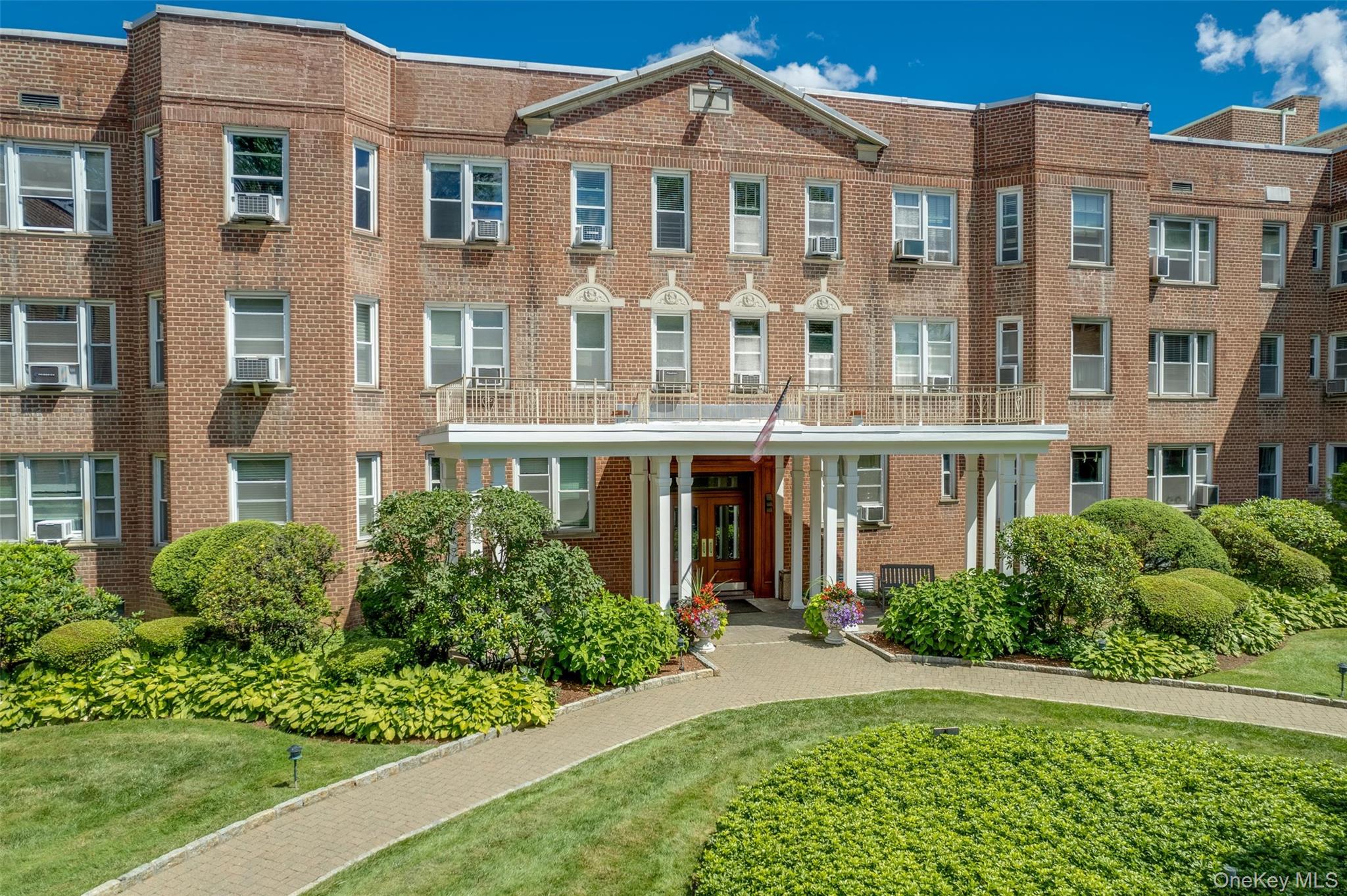 Homes for sale in White Plains, NY | 2 Overlook Rd, White Plains, NY 10605