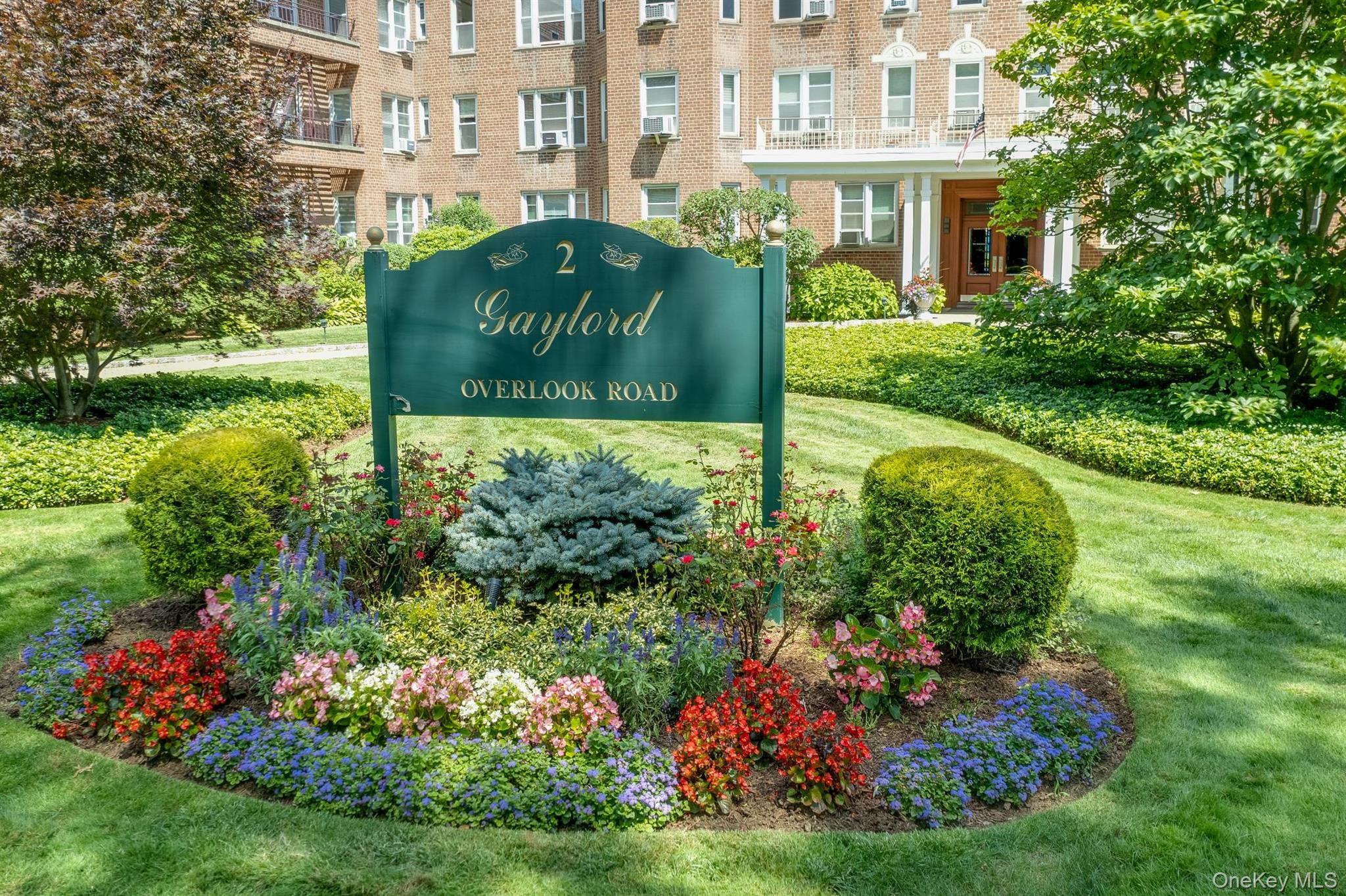 2nd image of 2 Overlook Rd, White Plains, NY 10605