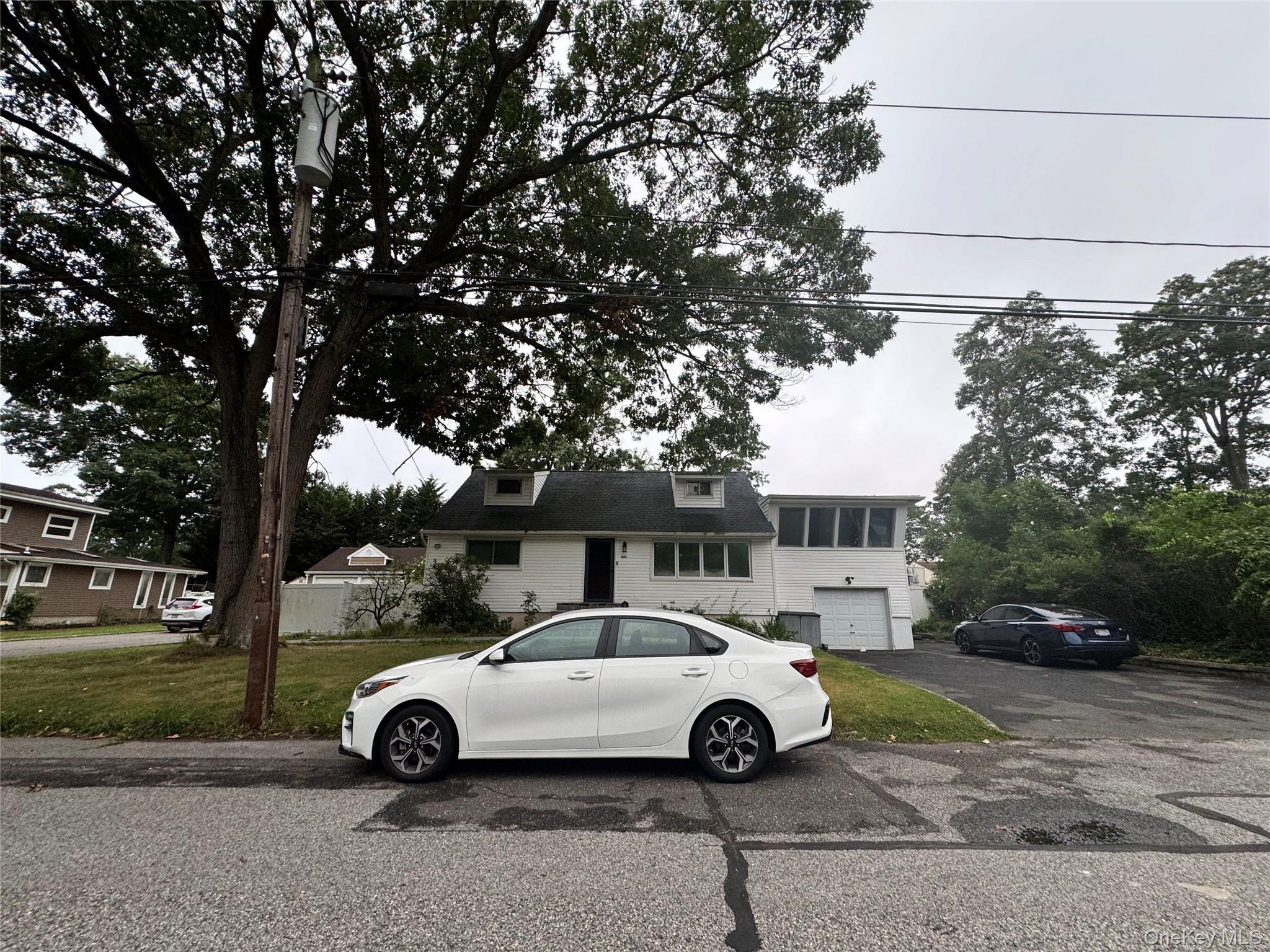 3rd image of 233 S 15Th St, Lindenhurst, NY 11757 | MLS# 1027252