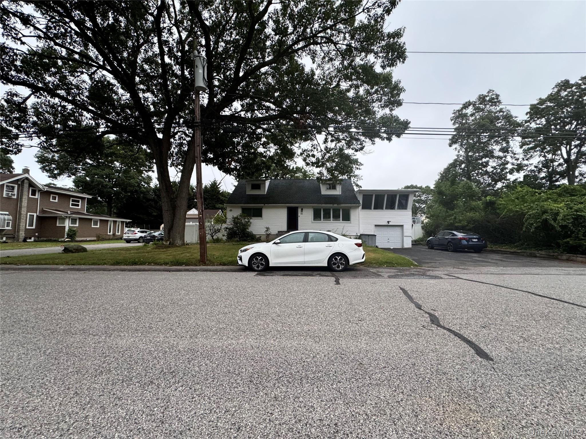 4th image of 233 S 15Th St, Lindenhurst, NY 11757 | MLS# 1027252
