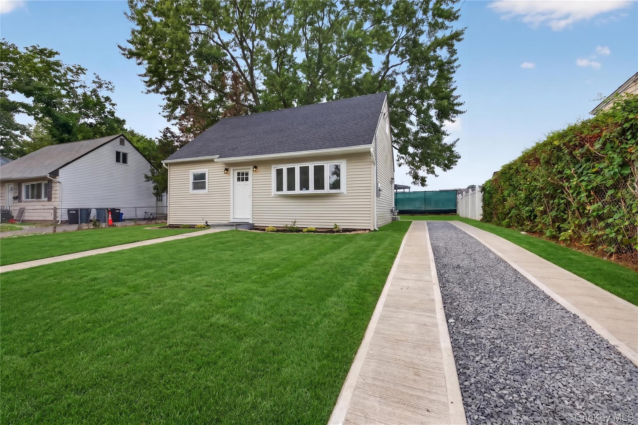 2nd image of 33 Parkway Blvd, Babylon, NY 11798 | MLS# 1027285