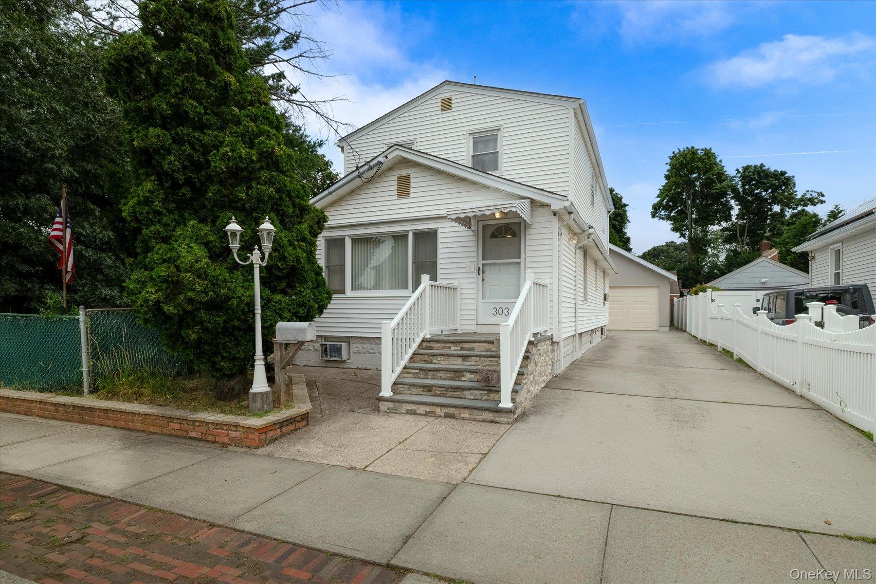 2nd image of 303 Oceanside Pkwy, Hempstead, NY 11572 | MLS# 1027309