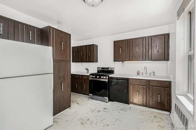 4th image of 2736 Independence Ave, New York, NY 11238