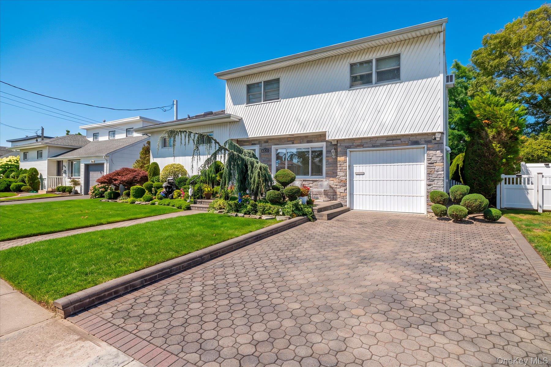 3rd image of 3495 Bayfield Blvd, Hempstead, NY 11572 | MLS# 1027533