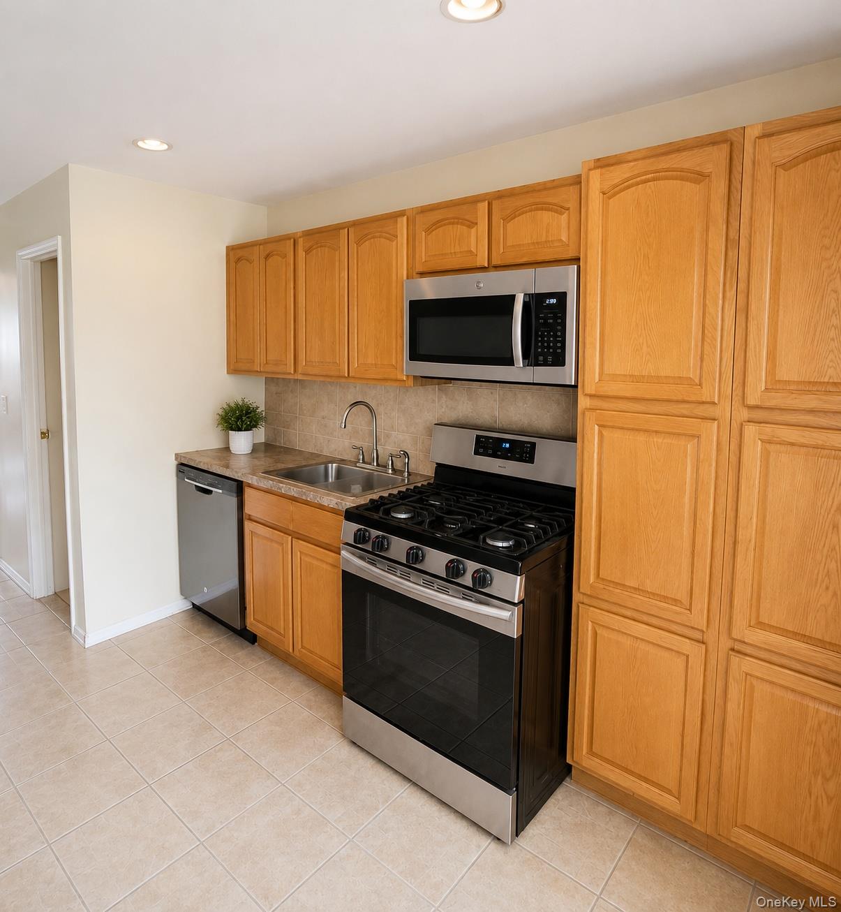 5th image of 107 Morningside Ave, Yonkers, NY 10703 | MLS# 1027538