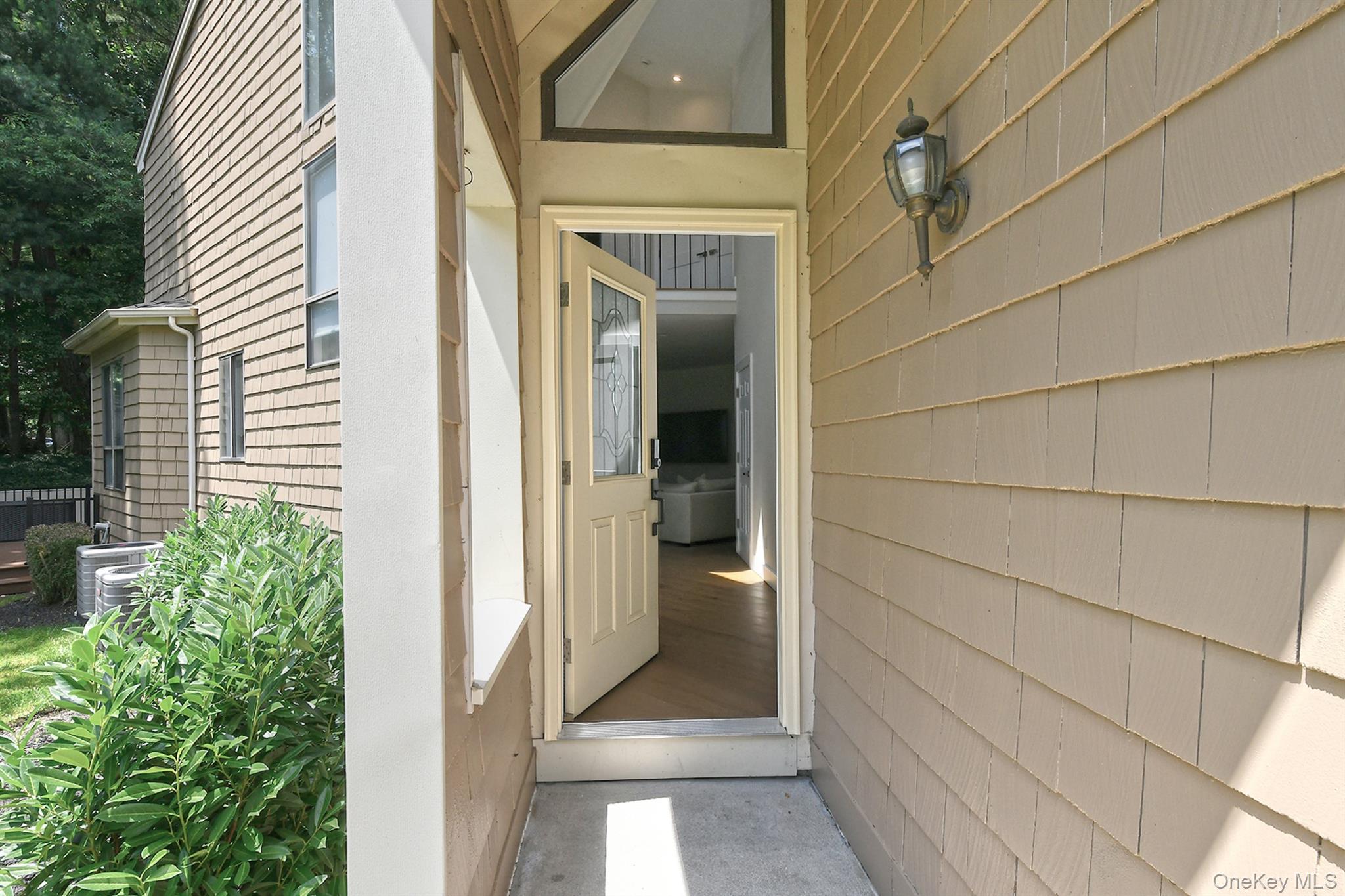 5th image of 8 Whitman Ridge Dr, Huntington, NY 11747 | MLS# 1027544