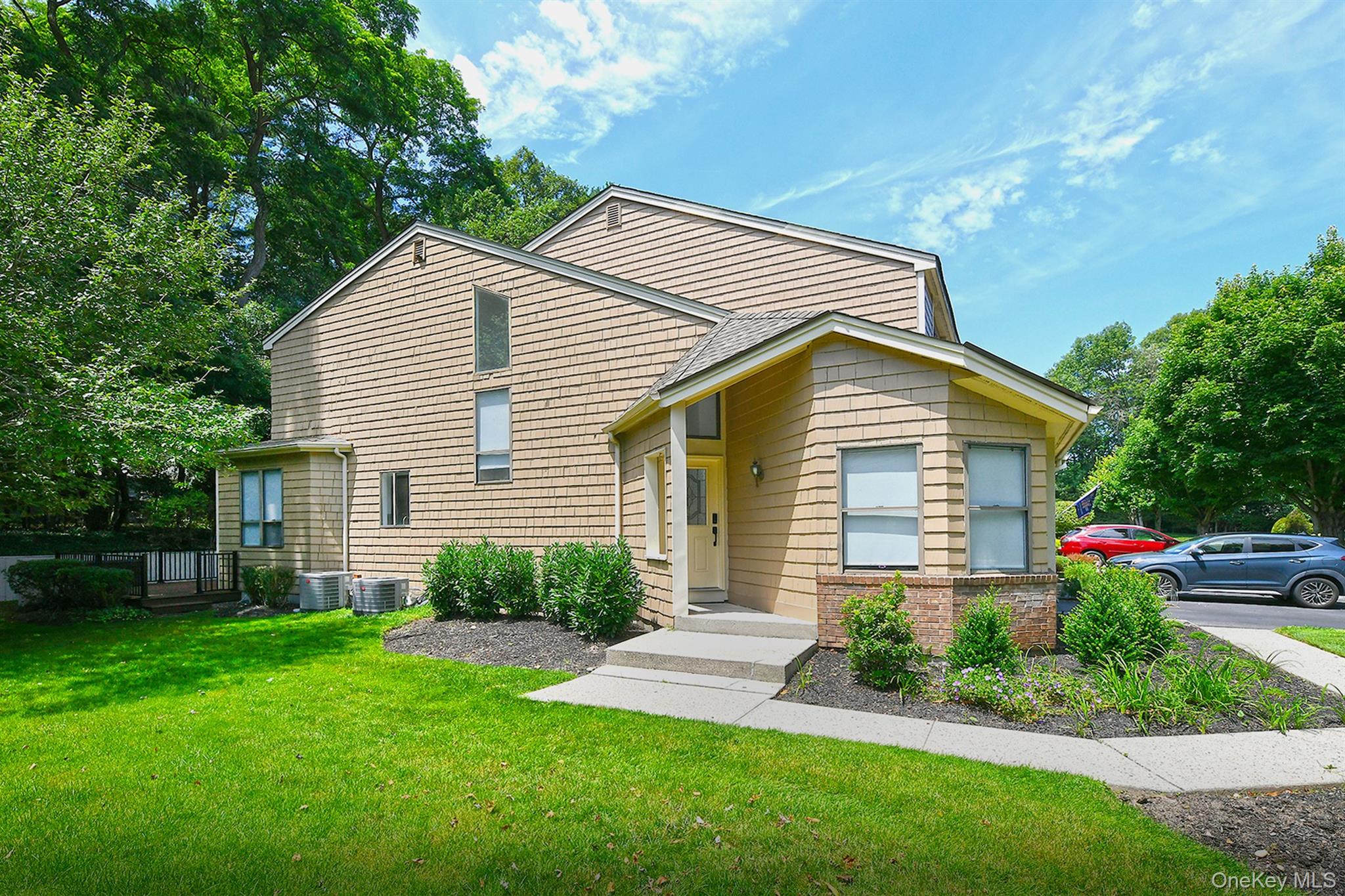 3rd image of 8 Whitman Ridge Dr, Huntington, NY 11747 | MLS# 1027544
