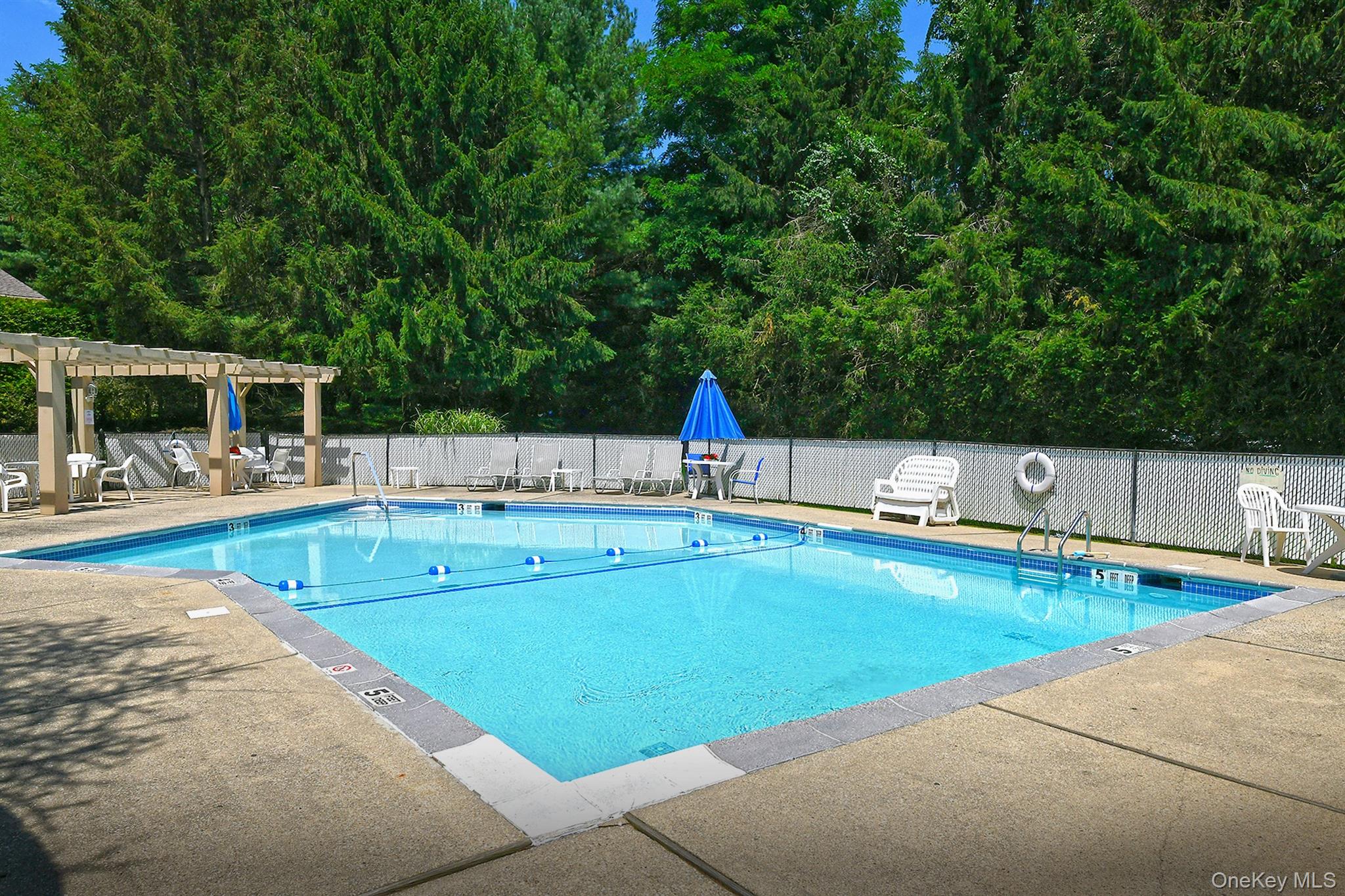 40th image of 8 Whitman Ridge Dr, Huntington, NY 11747 | MLS# 1027544
