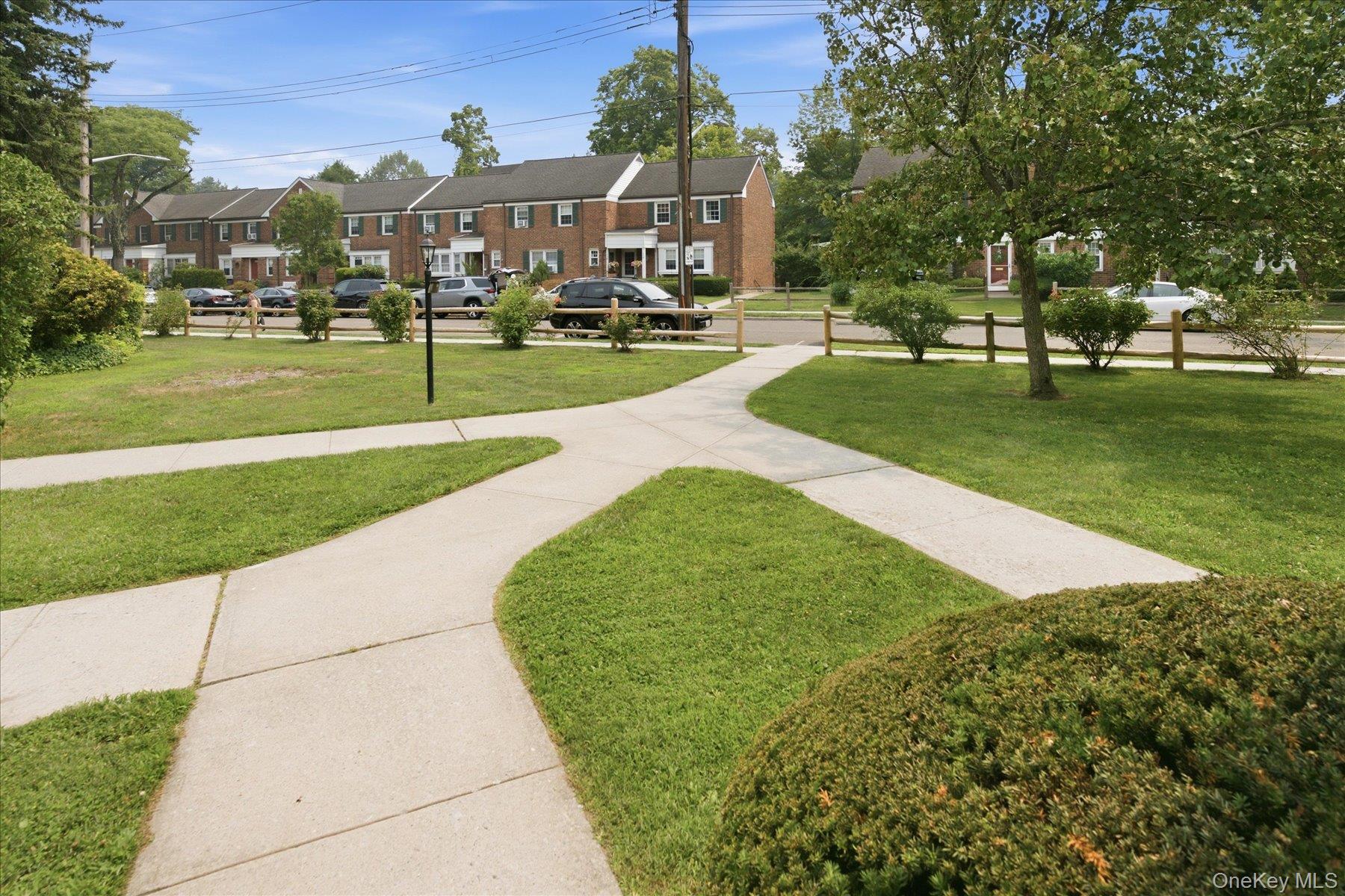 3rd image of 117 Robins Rd #117, New Rochelle, NY 10801 | MLS# 1027552