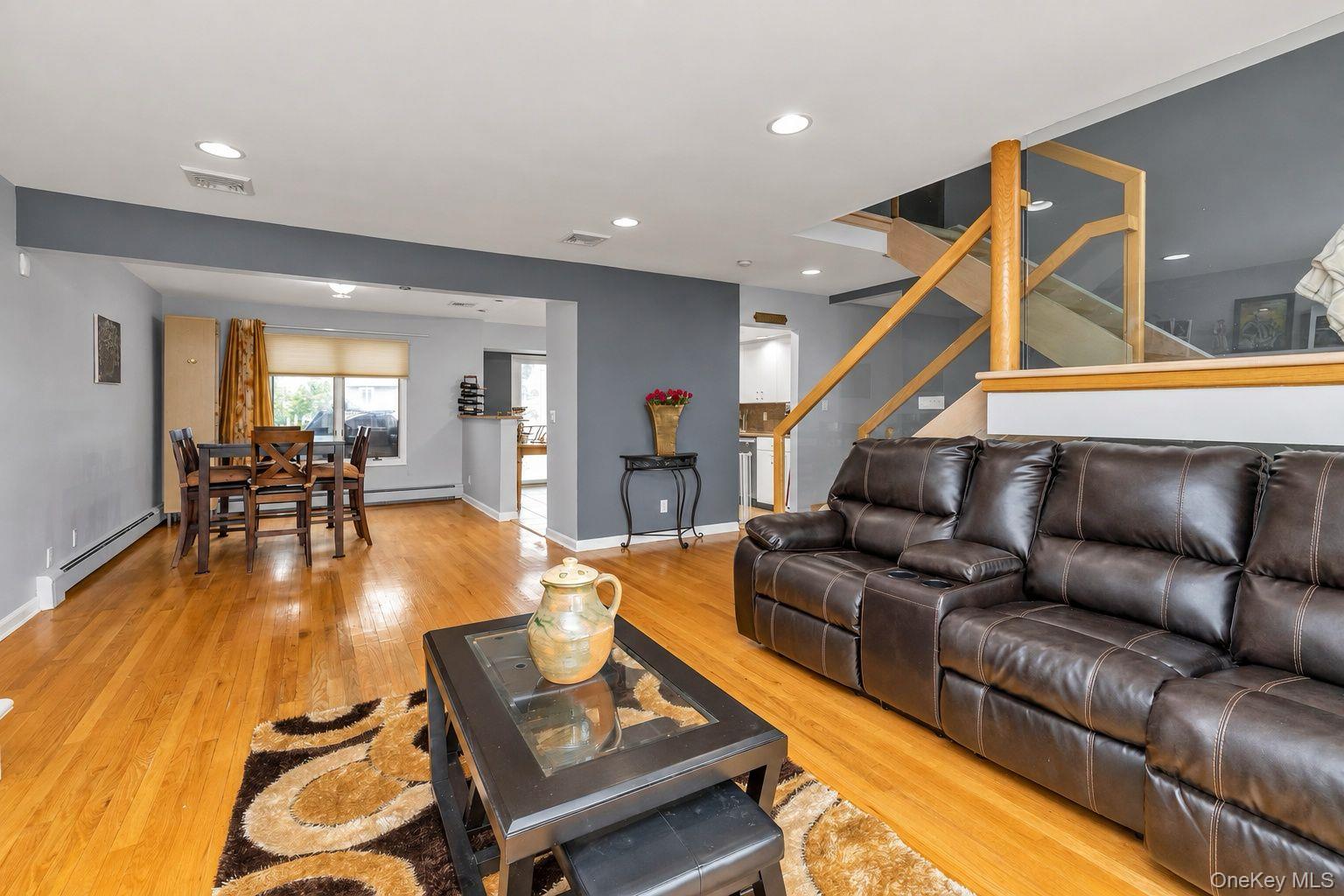 3rd image of 2489 Aron Dr W, Hempstead, NY 11783 | MLS# 1027585