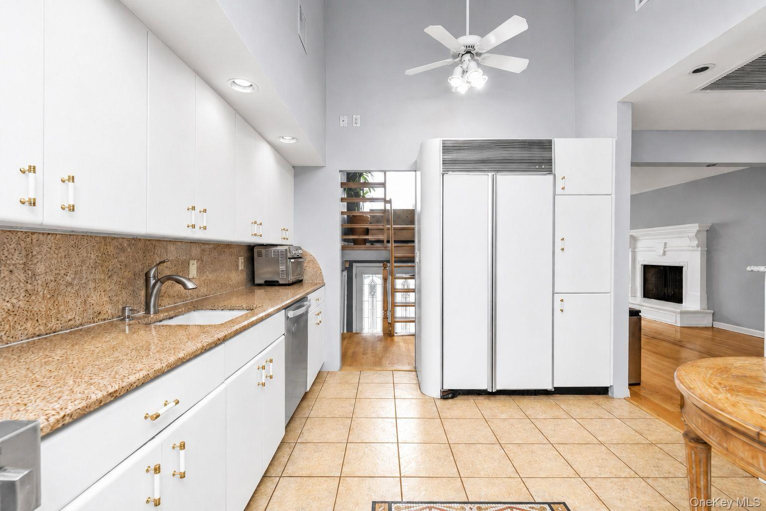 5th image of 2489 Aron Dr W, Hempstead, NY 11783 | MLS# 1027585