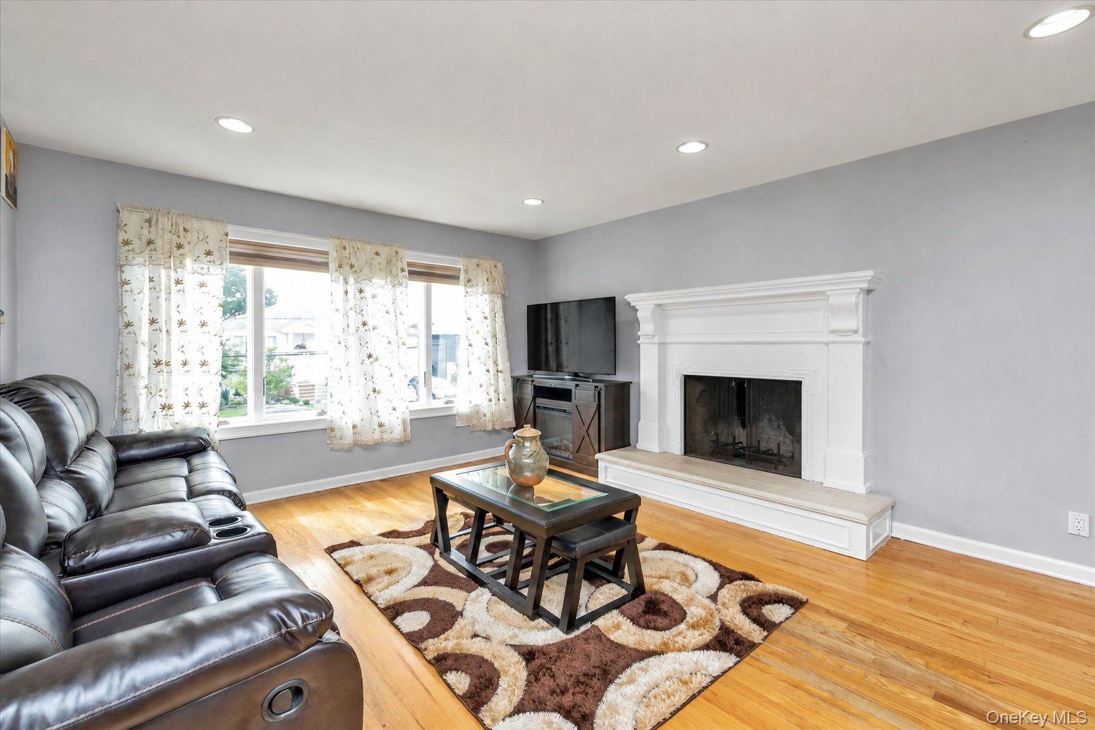 4th image of 2489 Aron Dr W, Hempstead, NY 11783 | MLS# 1027585