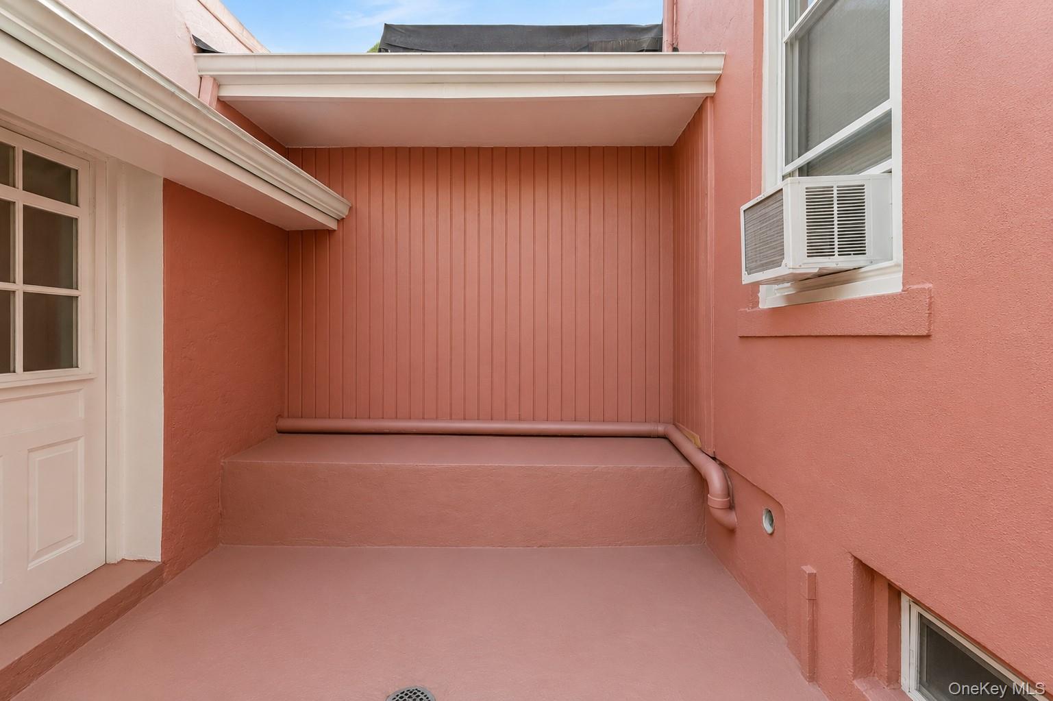 29th image of 960 E 221st St, Bronx, NY 10469 | MLS# 1027601