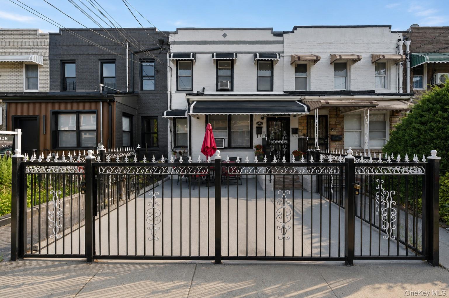 1st image of 960 E 221st St, Bronx, NY 10469 | MLS# 1027601