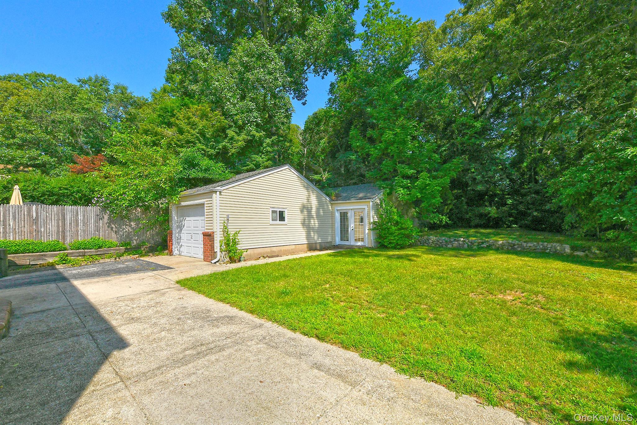 23rd image of 31 Lieper St, Huntington, NY 11746 | MLS# 1027606