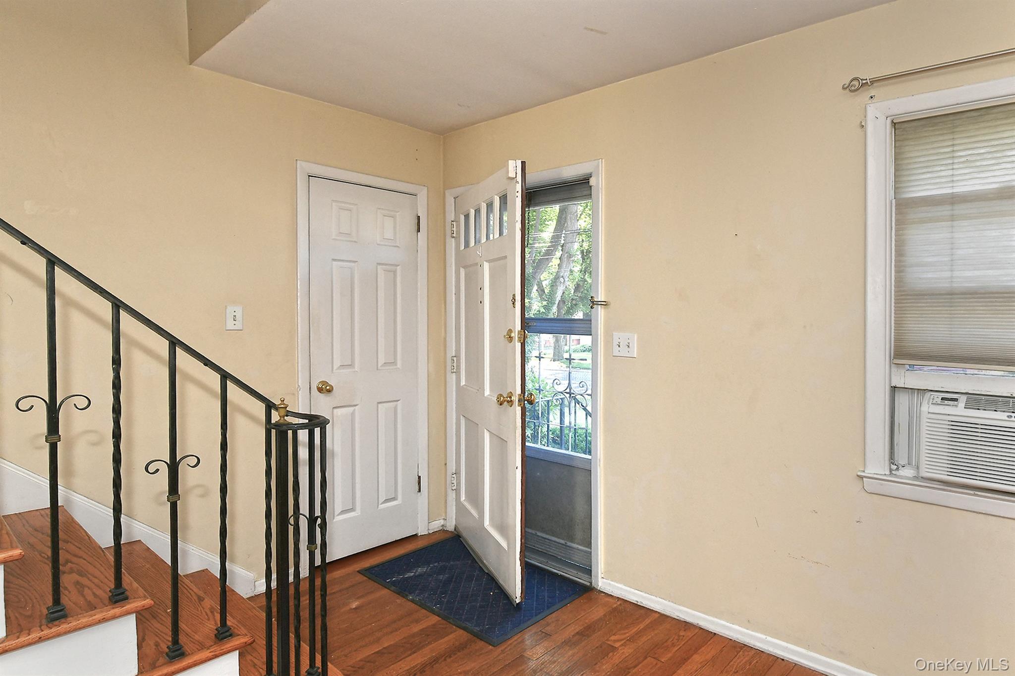 2nd image of 31 Lieper St, Huntington, NY 11746 | MLS# 1027606