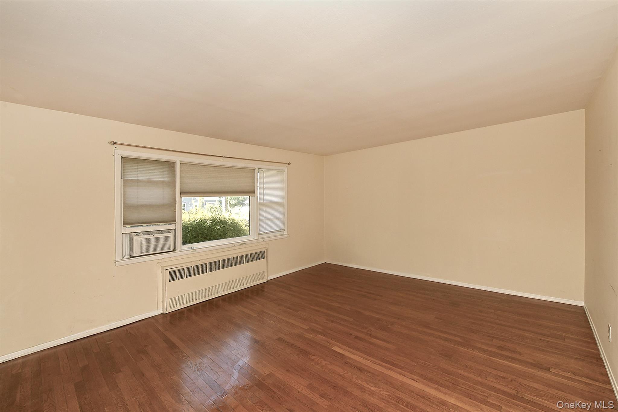 3rd image of 31 Lieper St, Huntington, NY 11746 | MLS# 1027606