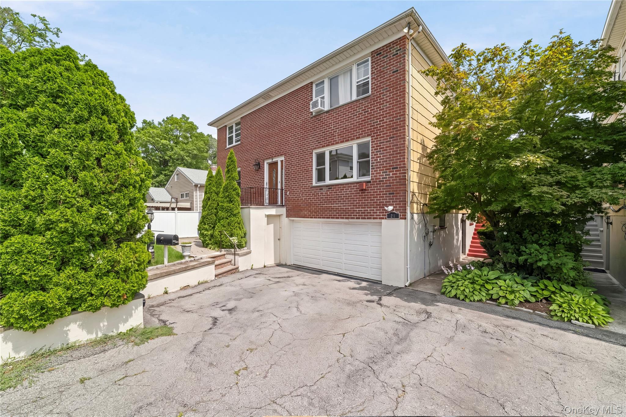 2nd image of 21 Bryn Mawr Pl, Yonkers, NY 10701 | MLS# 1027644