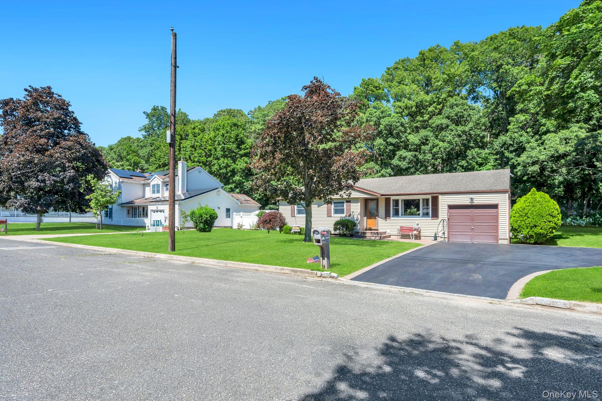 3rd image of 25 Walter Dr, Smithtown, NY 11767 | MLS# 1027714