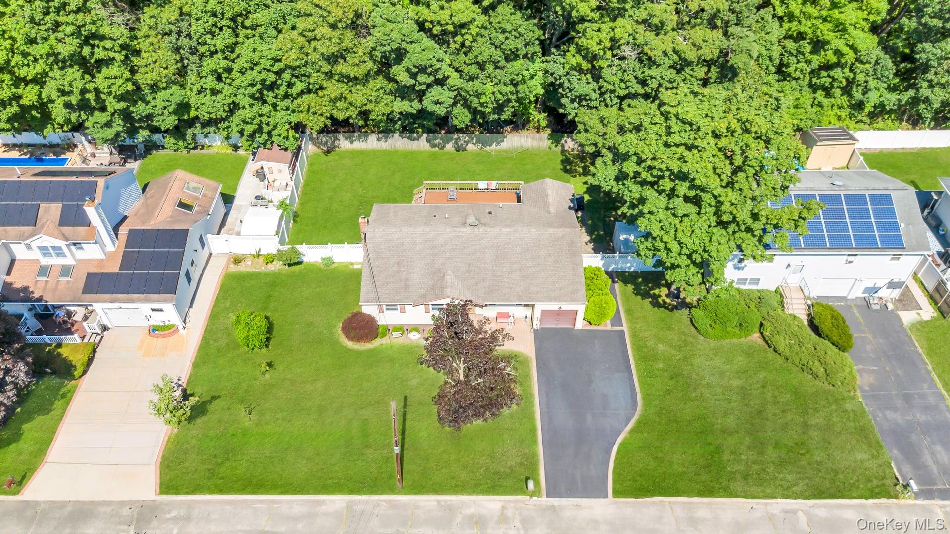 4th image of 25 Walter Dr, Smithtown, NY 11767 | MLS# 1027714