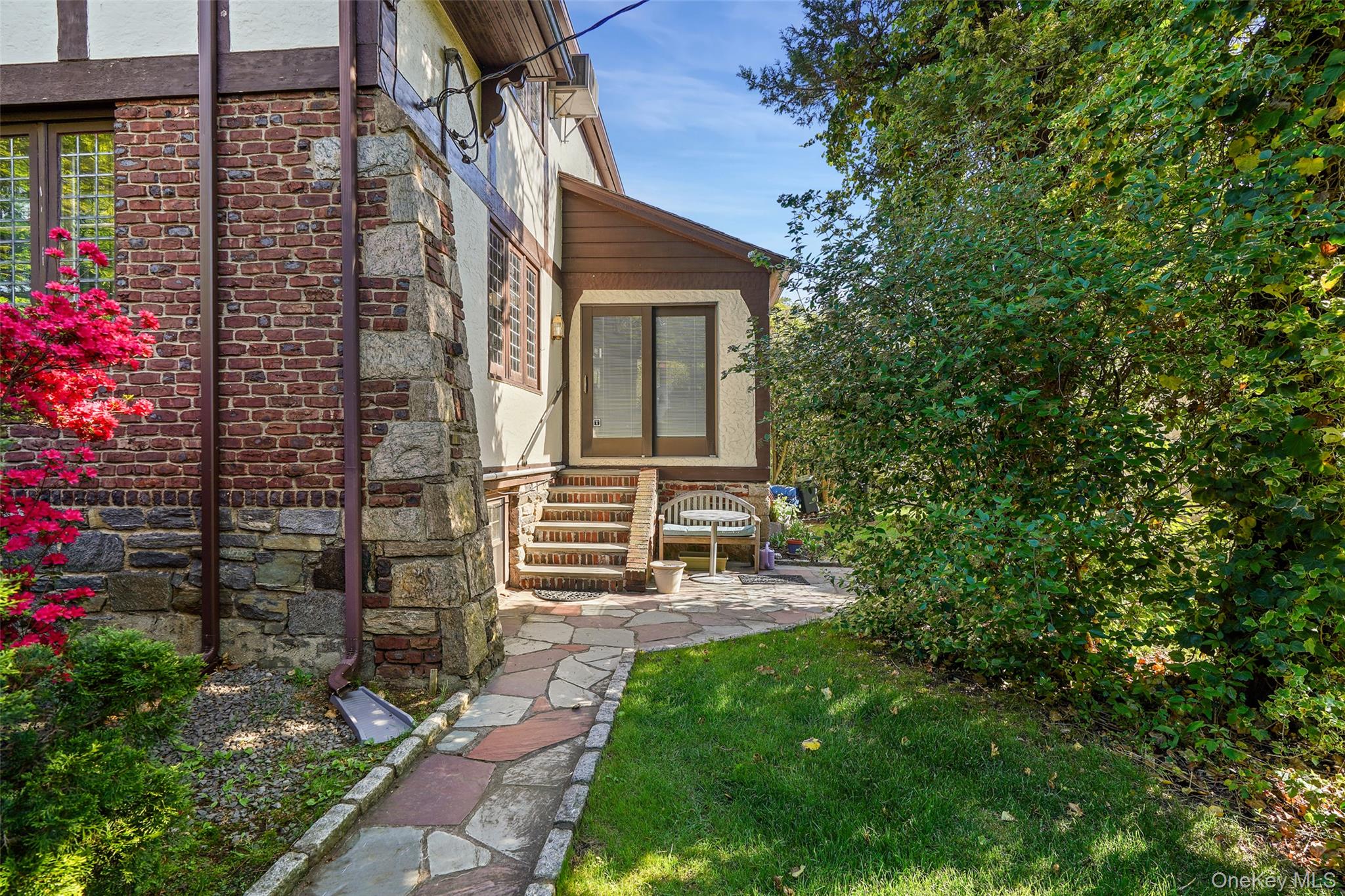 41st image of 297 E Devonia Ave, Mount Vernon, NY 10552 | MLS# 1027807
