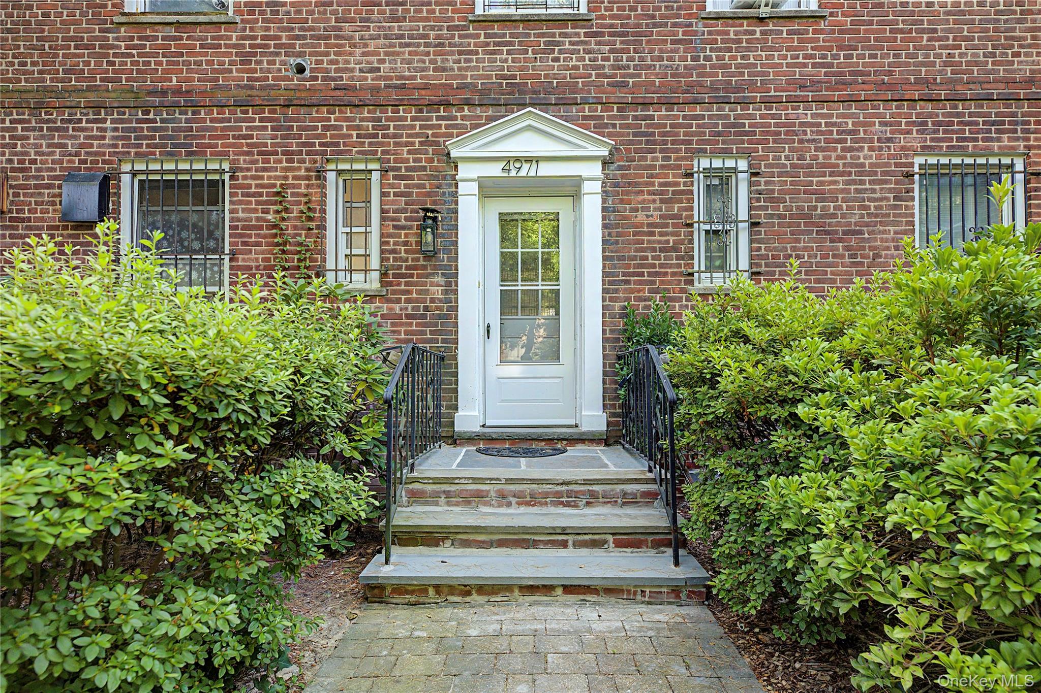 2nd image of 4971 Henry Hudson Pkwy W, New York, NY 10471