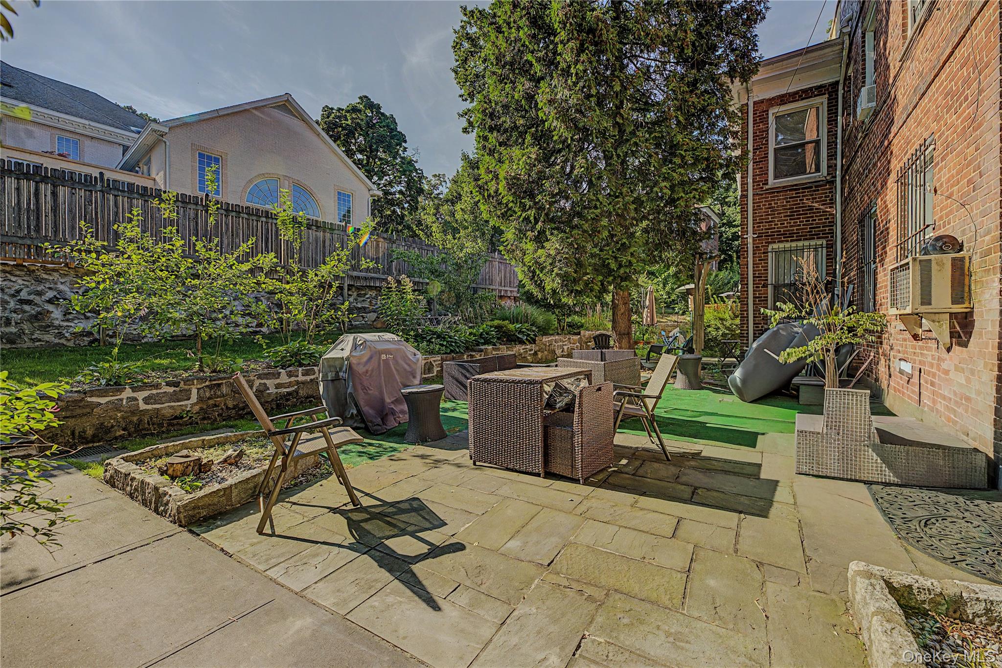 3rd image of 4971 Henry Hudson Pkwy W, New York, NY 10471