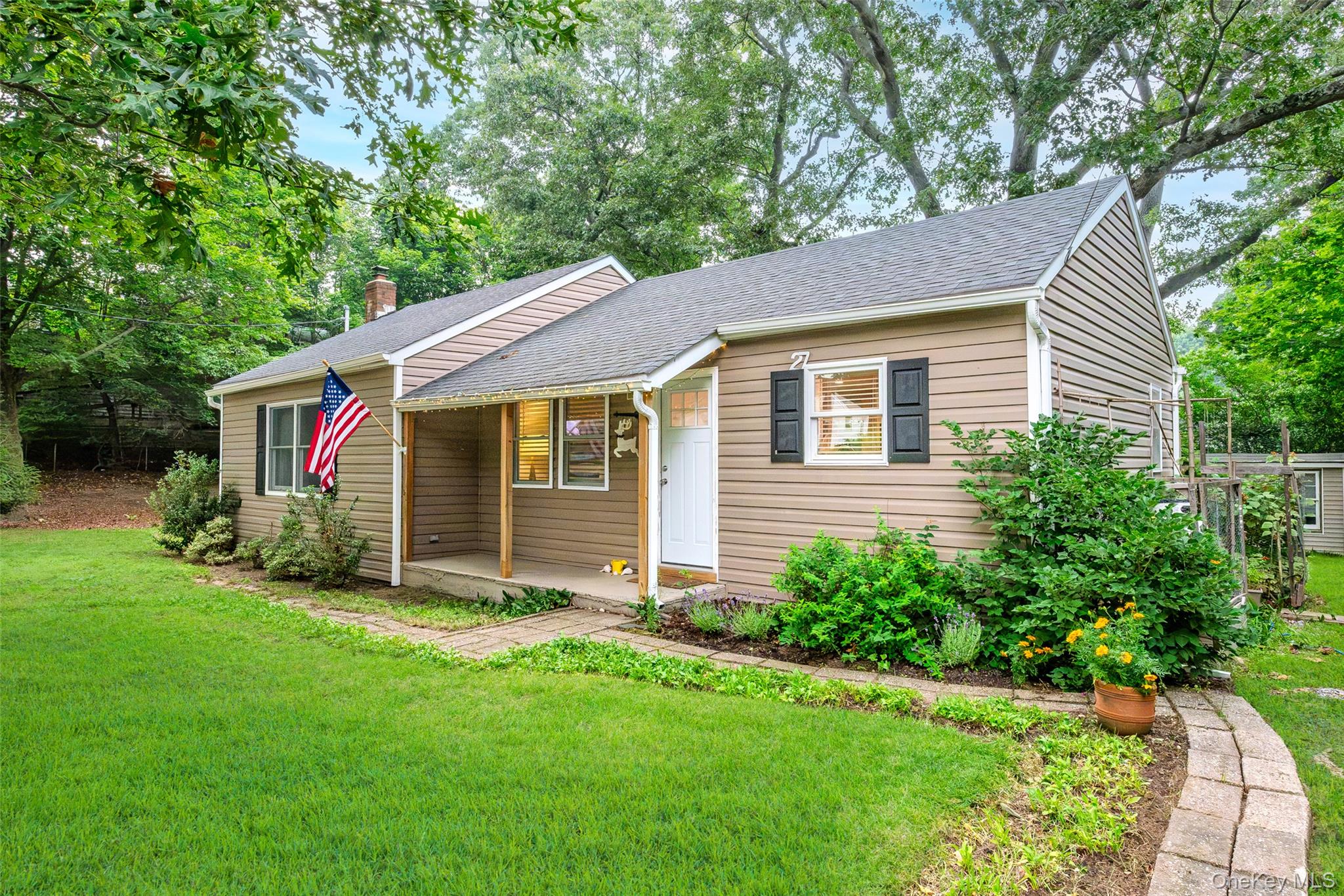 3rd image of 27 Glen Dr, Brookhaven, NY 11789 | MLS# 1027840