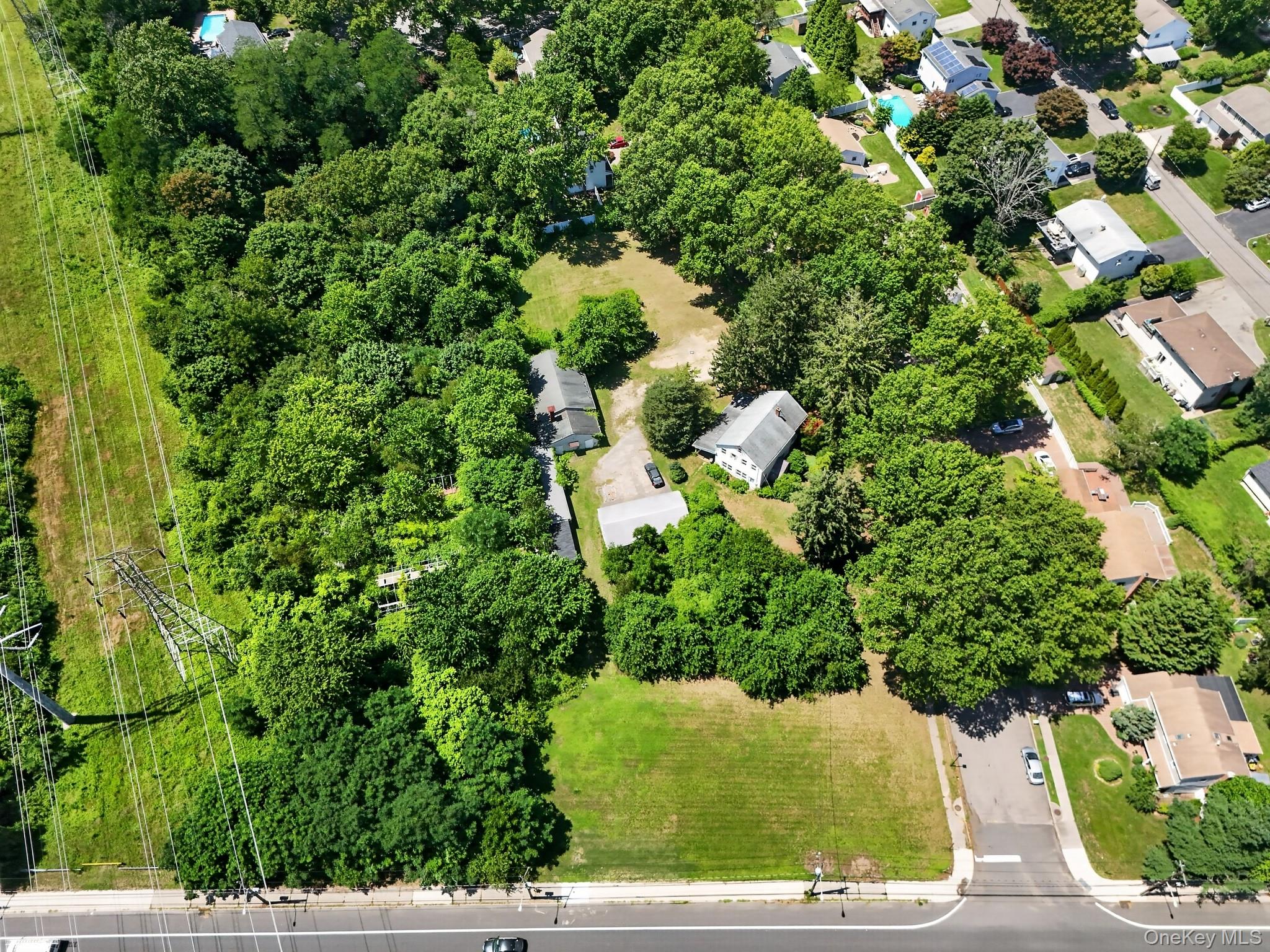 2nd image of 39 Seaman Neck Rd #39, Huntington, NY 11746 | MLS# 1027843