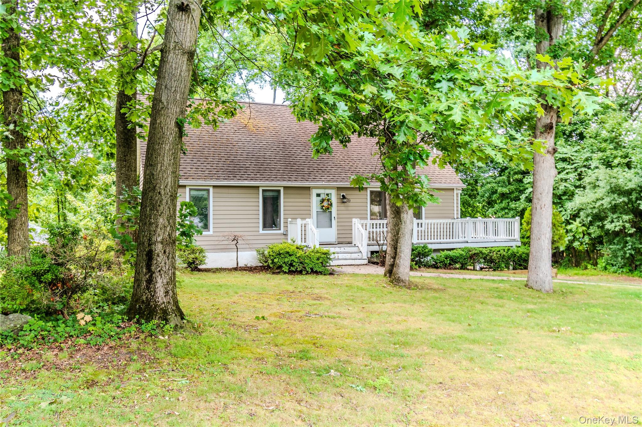 3rd image of 19 Farmstead Rd, New Windsor, NY 12553 | MLS# 1027849