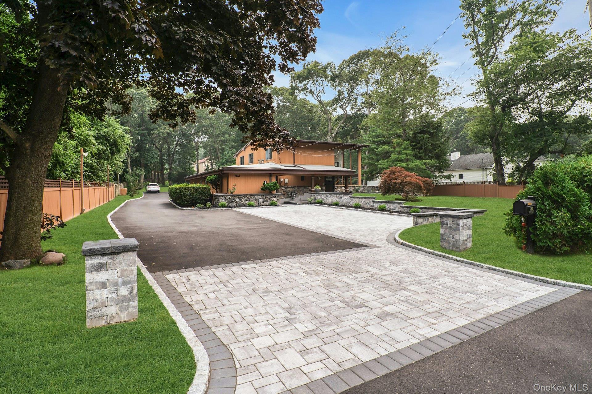 4th image of 764 Vanderbilt Pkwy, Huntington, NY 11746 | MLS# 1027852