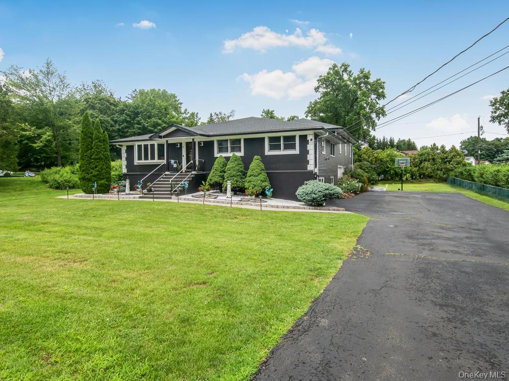 2nd image of 3 Quaker Rd, Clarkstown, NY 10956 | MLS# 1027883