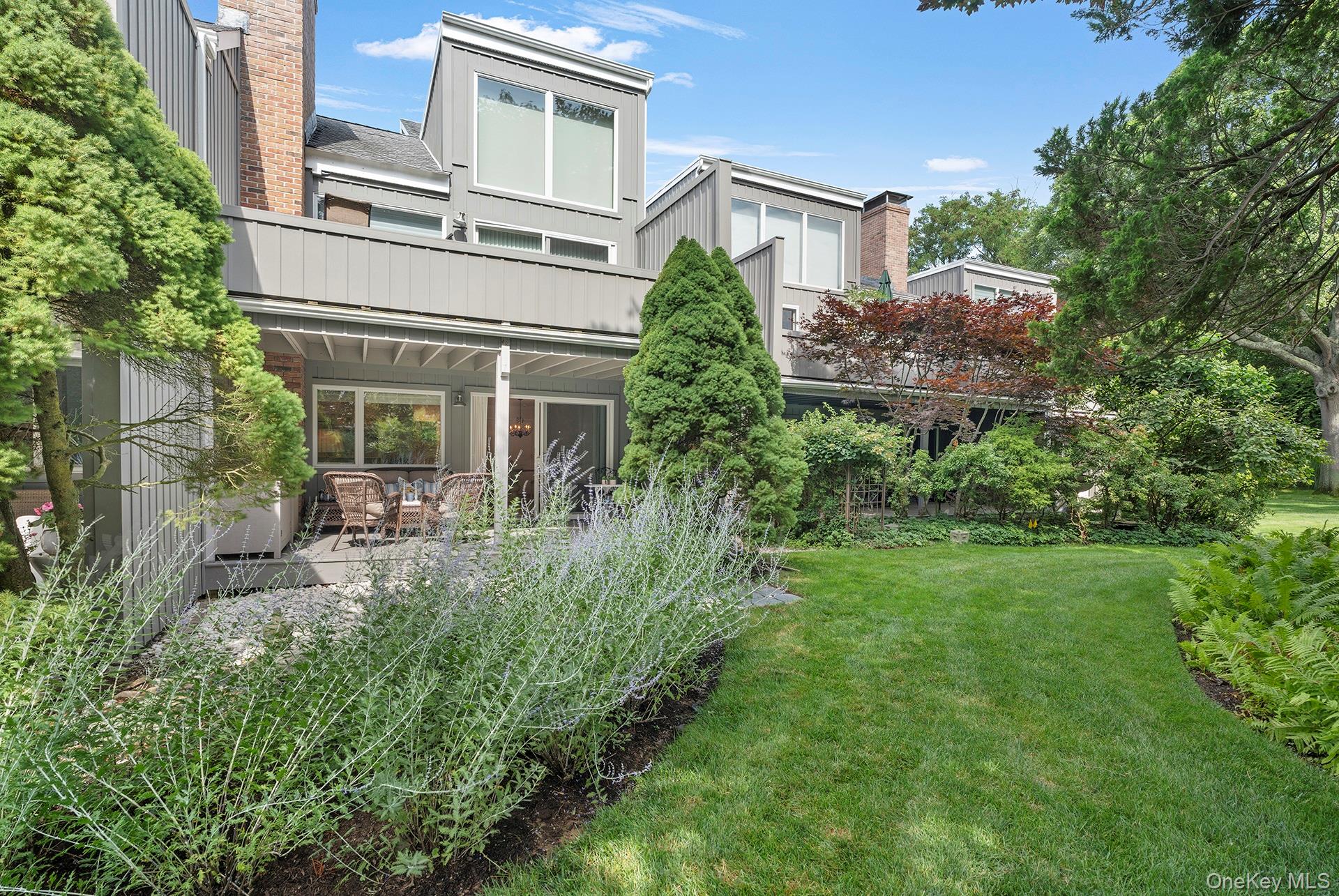 1st image of 514 Pantigo Rd, East Hampton, NY 11937