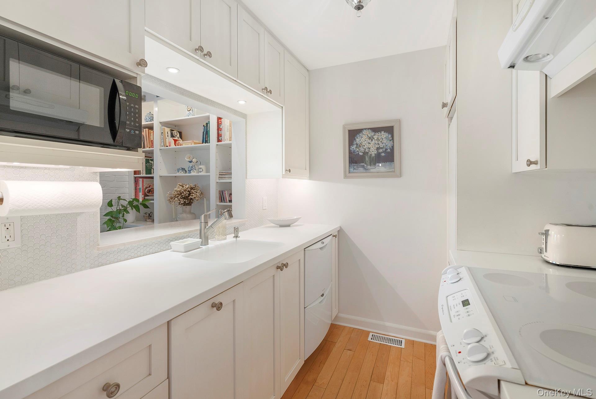 3rd image of 514 Pantigo Rd, East Hampton, NY 11937