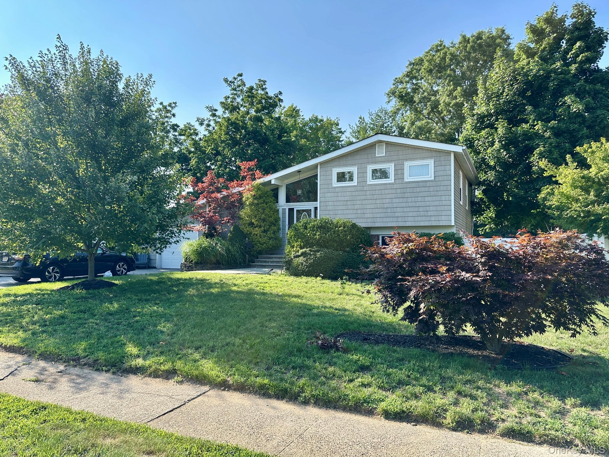 2nd image of 11 Sandalwood Dr, Smithtown, NY 11787 | MLS# 1027993